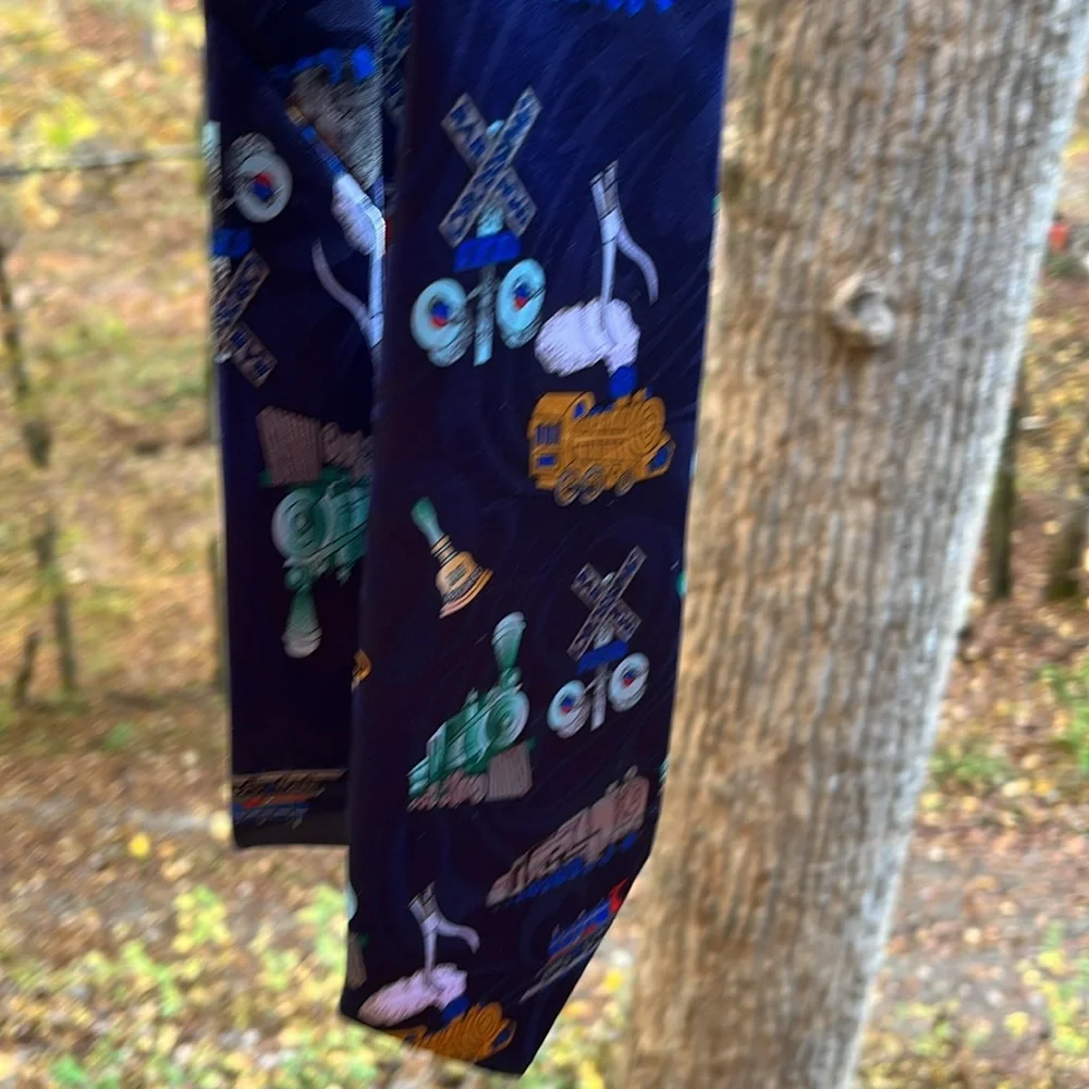 STEVEN HARRIS HANDMADE THEME TRAIN TIE NAVY BLUE MULTICOLORED
